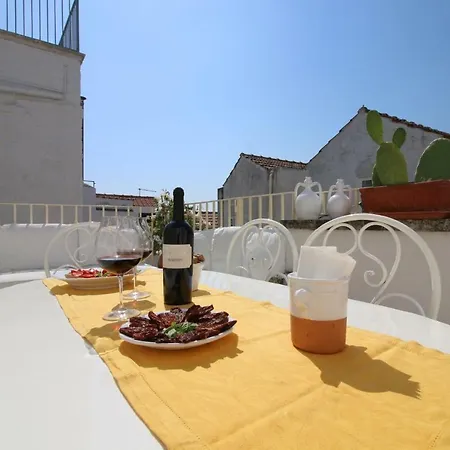 Palazzo De Amico -typical Terrace House Cisternino