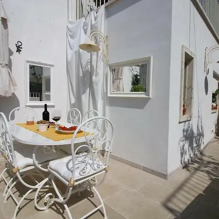 Palazzo De Amico -typical Terrace House *